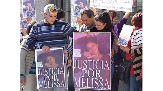 Familia de chica muerta en Suárez reclama que la jueza los reciba