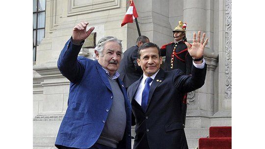 Mujica llegó a Lima y destacó el destino común de América Latina