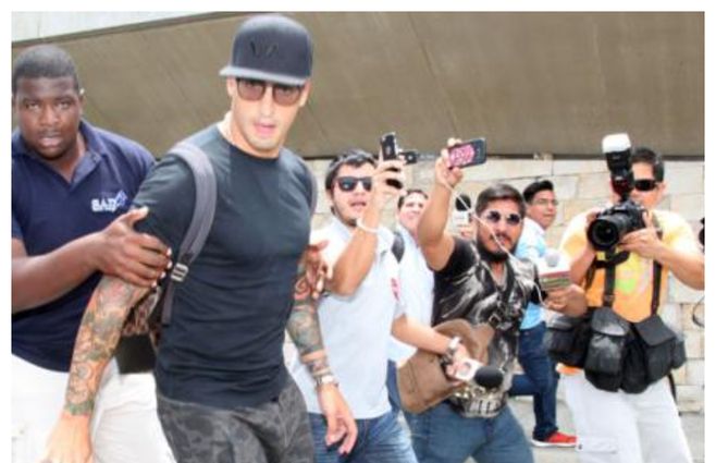 Una foto de El Comercio de Quito registra el regreso de Nahuelpan al fútbol ecuatoriano en 2017 tras un exitoso pasaje por Pachuca de México