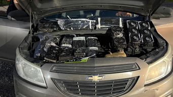 Foto: Armada Nacional. Incautación en puente internacional en Fray Bentos.