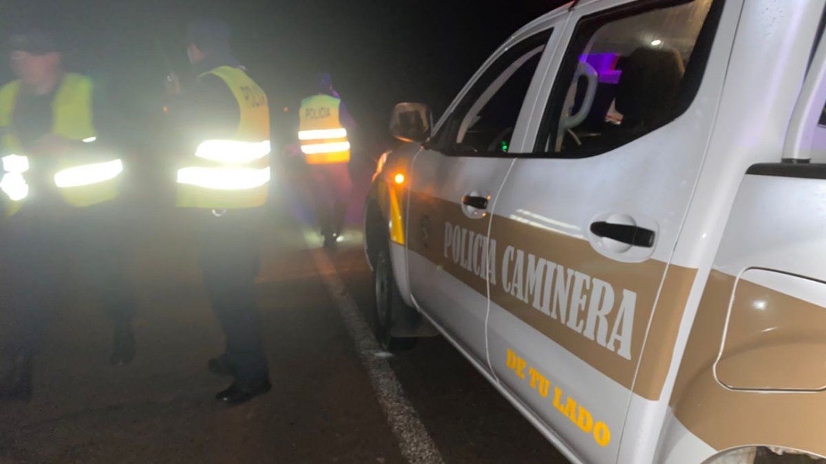 Funcionaria de Caminera está internada tras ser embestida por una moto que no respetó señales y fugó