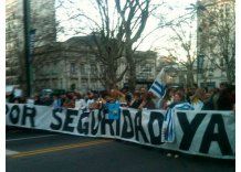 Comenzó la marcha por seguridad y se dirige a Torre Ejecutiva