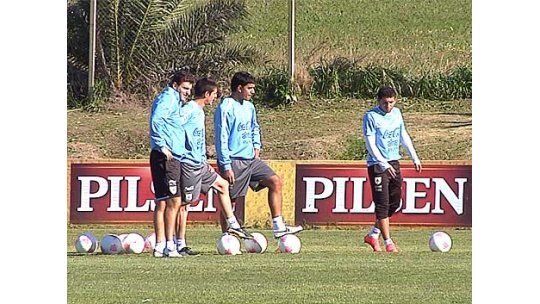 Con la celeste los dos primeros partidos y después de blanco