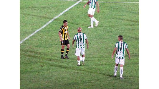 Peñarol y Racing empataron 1 a 1 en el Centenario