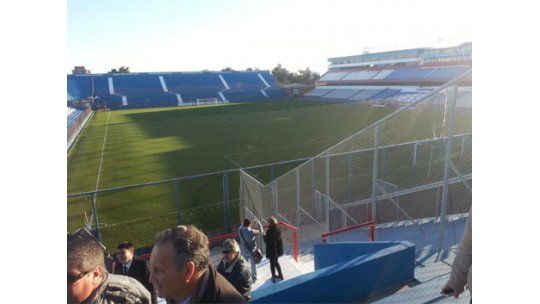 Así ven los hinchas visitantes un partido en el Parque Central