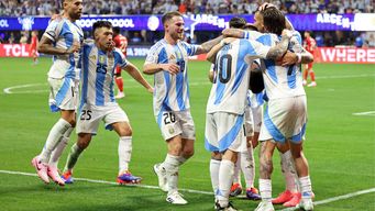 argentina vencio 2-0 a una dificil canada en el inicio de la copa america