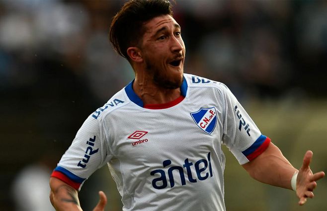 Pacha Espino, regularidad en el lateral izquierdo. Ahora le suma goles. 