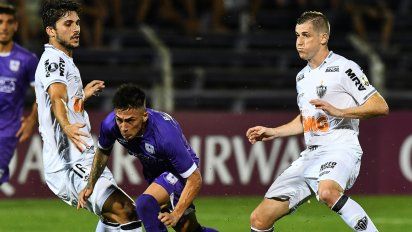 defensor cayo ante atletico mineiro 2 a 0 en el franzini