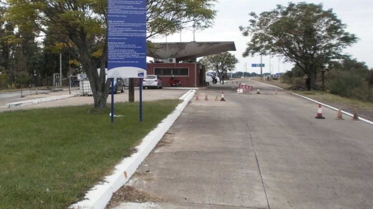 Investigan a un comisario y a una fiscal por intentar ingresar a Bella Unión 200 litros de pintura desde Brasil
