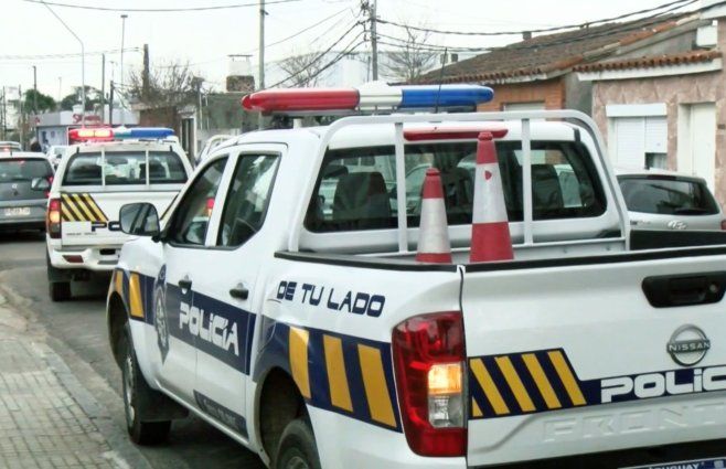 Foto: Subrayado. Policía en el centro de Maldonado.
