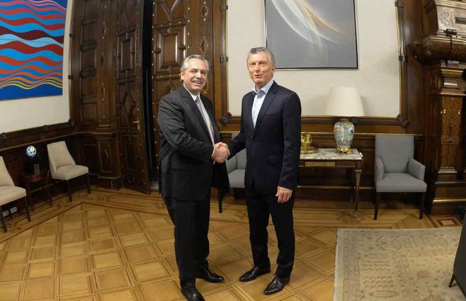 macri-fernandez-casarosada.jpg