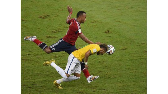 FIFA: ni sanción a Zuñiga ni quita de tarjeta para Thiago Silva