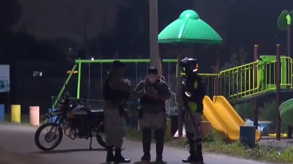 Balacera en Piedras Blancas: pasaron en moto y efectuaron varios disparos al lado de una plaza donde jugaban niños