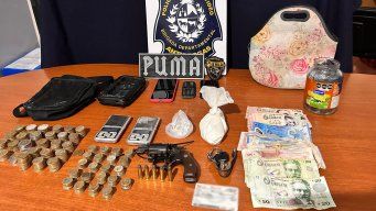 Foto cedida a Subrayado. Lo incautado al delincuente tras la persecución en Casabó.