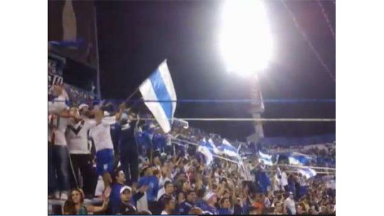 Hinchas de Vélez amenazan a los de Peñarol que viajan a Argentina
