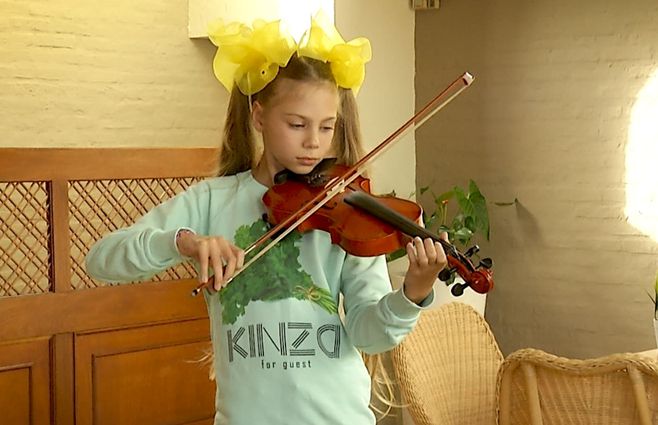 NIÑA--RUSA--VIOLÍN.jpg