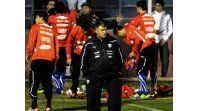 Selección de Chile llega a Uruguay herida por la indisciplina