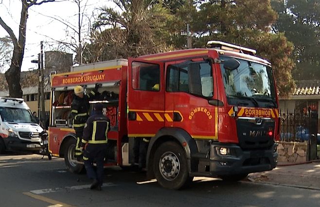 Bomberos en incendio en centro del Mides.&nbsp;