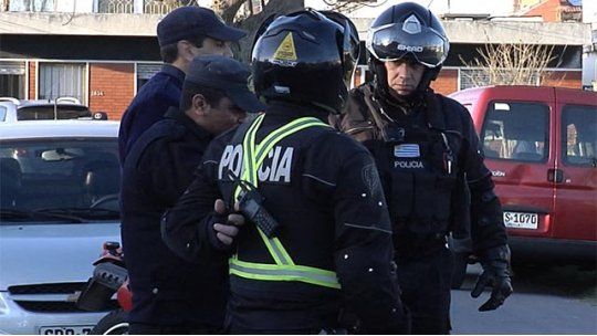 policia cascos chalecos