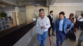 Foto: FocoUy. Gustavo Leal junto a su abogado, Diego Camaño.