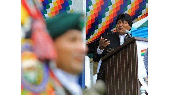 Evo Morales viajó a Cuba para apoyar a Hugo Chávez