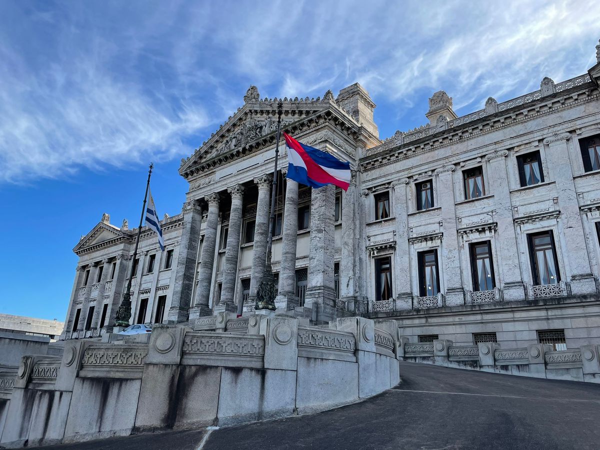 MSP inspeccionó Palacio Legislativo por prohibición de fumar; legisladores denunciaron ingreso a despachos