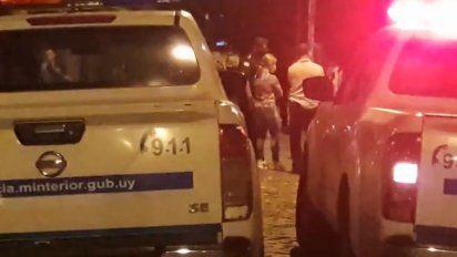 Instantes después del asesinato, llegó la Policía al barrio Villa Sonia, en la zona conocida como El Ombú