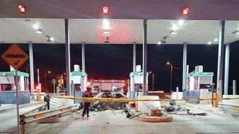 Foto: Policía Caminera. El agresor chocó el auto que conducía, contra el peaje Soca. La joven, su expareja, murió.