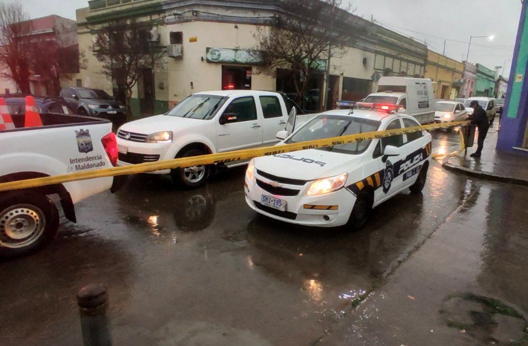 Foto: Subrayado. La calle está cortada desde la mañana en la cuadra del juzgado. Policía establece un perímetro de seguridad. Foto: Subrayado. La calle está cortada desde la mañana en la cuadra del juzgado. Policía establece un perímetro de seguridad.