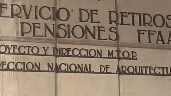 gobierno asistio a la caja militar con us$ 374 millones en 2021