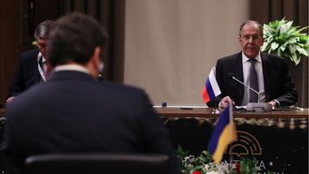 Una de las últimas reuniones cara a cara de Rusia con Ucrania, entre sus cancilleres. Foto: AFP.