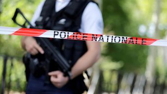una joven estadounidense lanzo a su hijo recien nacido desde la ventana de un hotel en paris