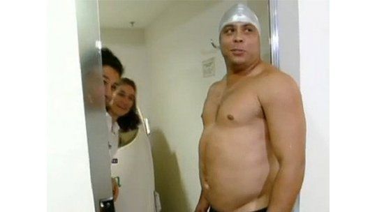 “Derrotado” por los kilos, Ronaldo comenzó reality para adelgazar