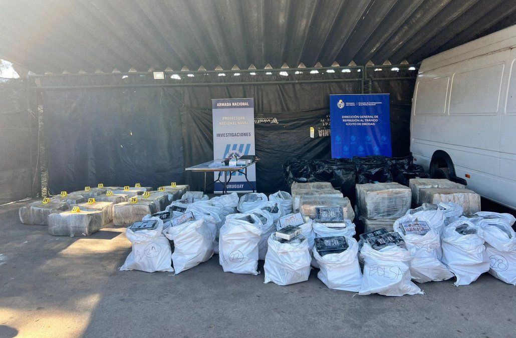 La droga incautada en Punta Espinillo, Montevideo: más de 2 toneladas de cocaína.