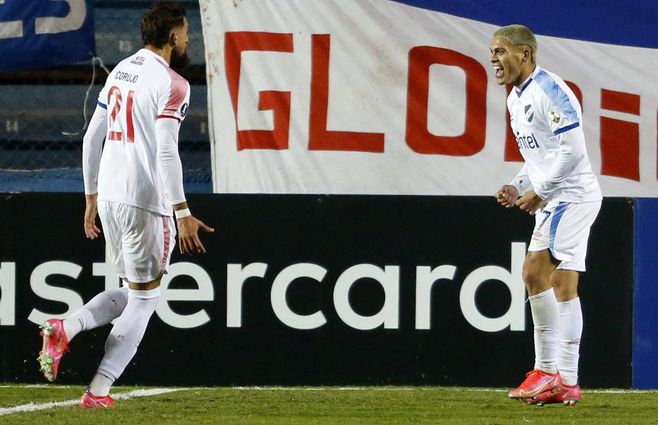 Brian Ocampo celebra su gol