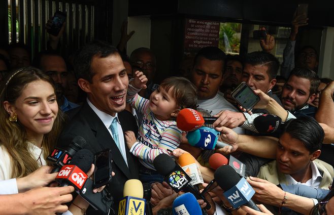 Juan-Guaidó-con-su-familia.jpg