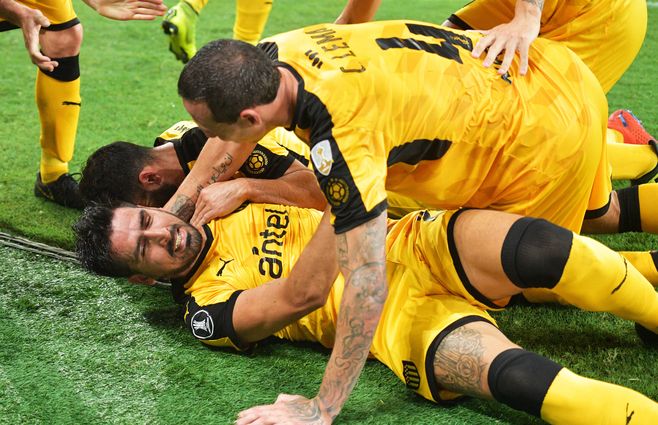 A los 88 de juego Viatri cabacea en el área de Flamengo y deja sin capacidad de respuesta al local.&nbsp;