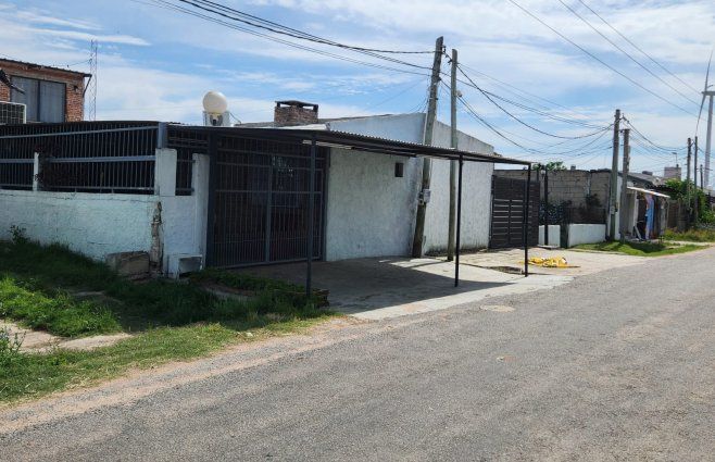 Foto: Eduardo Castro, periodista de Subrayado. Vivienda donde fue hallada la víctima.