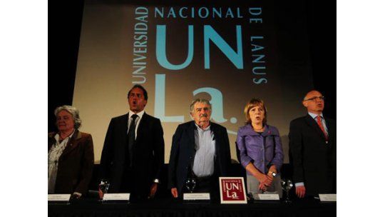 Mujica instó a la región a no hacerle el juego a las potencias