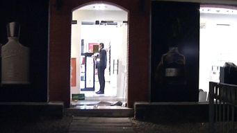robo pirana en farmacia de carrasco: llegaron en moto, rompieron la puerta y se llevaron perfumes