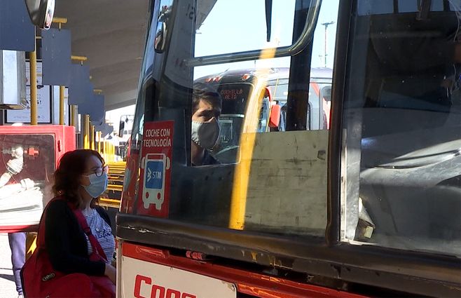 gente-tapabocas-onmibus-suburbano-copsa-pago-tarjeta-stm.jpg