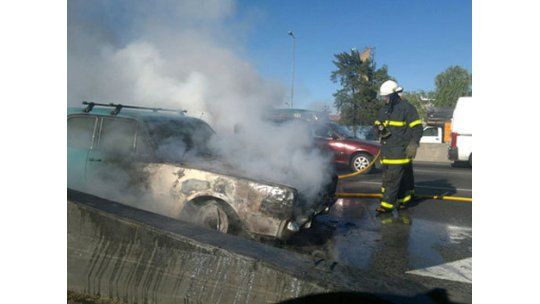 Anarquistas porteños iniciaron revolución de los autos quemados