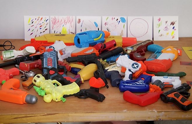 armas-juguete-proyecto-artista.jpg
