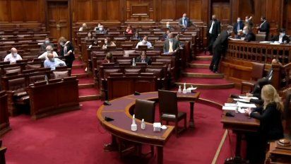 diez diputados que estaban en cuarentena tras caso de covid en sala dieron negativo