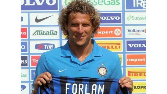 Forlán fue presentado públicamente como jugador del Inter