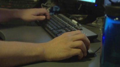 estafo a unas 100 personas; vendia consolas y celulares y no los entregaba