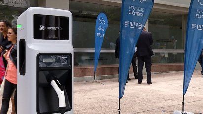 ute inauguro un centro de carga de vehiculos electricos en montevideo