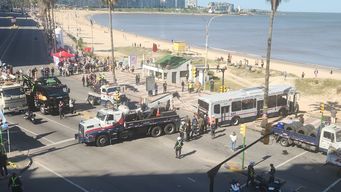 al menos cuatro pasajeros haran denuncia ante fiscalia tras siniestro del omnibus de cutcsa en la rambla