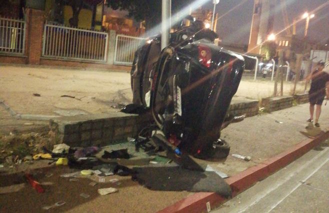Foto cedida a Subrayado. El siniestro ocurrió en la rambla y calle Treinta y Tres, próximo a la medianoche.