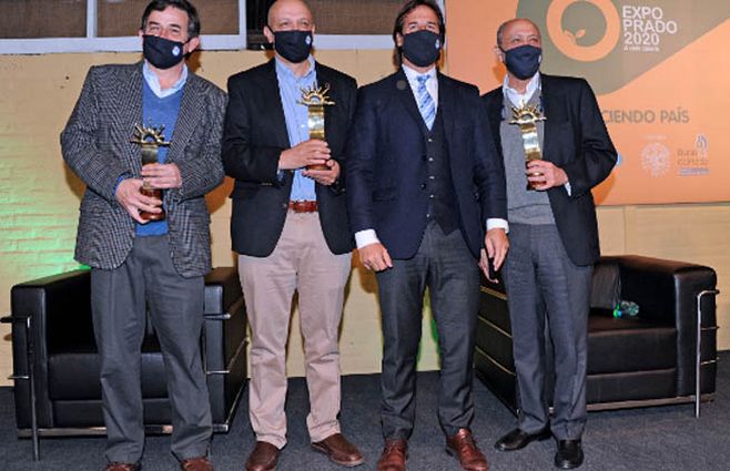 En setiembre, el gobierno homenajeó al GACH en las personas de Rafael Radi, Henri Cohen y Fernando Paganini durante la apertura de la Rural del Prado.